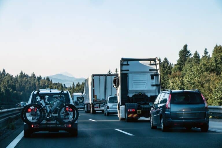 Is It Better to Settle or Go to Trial After a Truck Accident Injury?