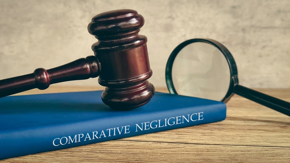 A gavel, a magnifying glass, and information about California comparative negligence law
