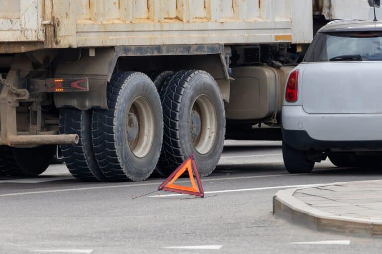 How to Avoid Truck Accidents